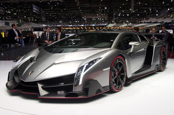ลัมโบร์กินี่ เวเนโน่ (Lamborghini Veneno) รั้งอันดับ 2 รถแพงที่สุดในโลก
