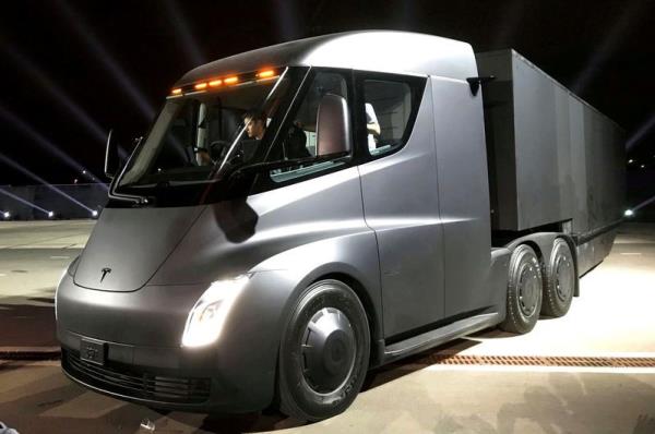 PepsiCo เตรียมใช้รถบรรทุกไฟฟ้า Tesla Semi ในการขนส่งสินค้า