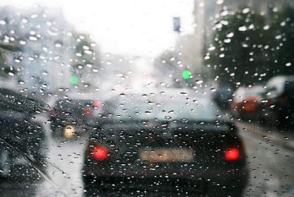 อะไรที่ไม่ควรทำอย่างยิ่งขณะที่ขับรถยามฝนตก