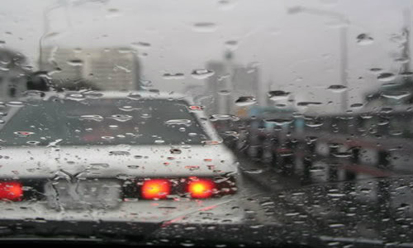 เคล็ดลับการขับรถในขณะฝนตก
