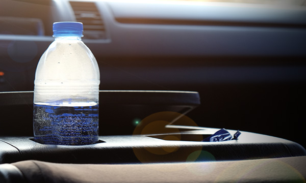 อันตรายจากขวดน้ำพลาสติกภายในรถ