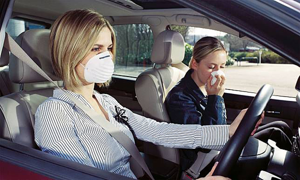 เคล็ดลับขจัดกลิ่นอับภายในรถ
