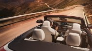 ภายในห้องโดยสารของ BMW 4 Series Convertible 2018 กว้างขวาง นั่งสบาย ตกแต่งอย่างหรูหรา และมาพร้อมกับเทคโนโลยีสิ่งอำนวยความสะดวกอีกมากมาย - 5