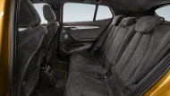 ภายในห้องโดยสาร BMW X2 2019 กว้างขวาง นั่งสบาย ทั้งห้องโดยสารตอนหน้าและตอนหลัง เบาะนั่งดีไซน์สปอร์ตซีท ที่ด้านข้างเย็บด้วยด้ายสีน้ำเงินและเบาะนั่งก็ยังนั่งสบายเข้ากับสรีระของผู้ขับขี่ - 8