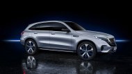  Mercedes-Benz GLC 250 d 4MATIC OFF-ROAD ปัจจุบันยังเริ่มต้นที่ 3,290,000 บาท แต่ถ้าเป็นระดับการตกแต่ง AMG Dynamic ก็ปาเข้าไป 3,450,000 บาท แล้วดังนั้น Mercedes-Benz EQC 400 4MATIC ซึ่งคาดว่าจะเป็นรุ่นที่นำมาจำหน่ายในไทยย่อมแพงระยับ - 2