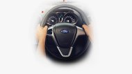 Ford Ecosport ได้รับการติดตั้งหน้าจอแดชบอร์ดที่มาพร้อมกับโหมดการแสดงผลแบบประหยัด และ พวงมาลัยพาวเวอร์พร้อมระบบช่วยผ่อนแรงด้วยไฟฟ้าแบบ EPAS หุ้มหนังปรับระดับได้ 4 ทิศทาง  - 7