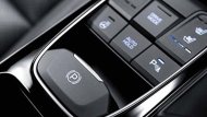 Hyundai Ioniq Electric มอบความปลอดภัยในทุกทริปการเดินทางผ่านระบบเบรก ABS , EBD และ BA ผสานกับการติดตั้งระบบควบคุมเสถียรภาพการทรงตัวแบบ ESP  ที่ช่วยให้ผู้ขับขี่สามารถเข้าโค้งได้อย่างสมดุล และ ระบบเบรกมือไฟฟ้า  - 9