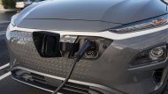 Hyundai Kona Hybrid 2019 สามารถทำความเร็วได้สูงสุดถึง 160 กม./ชม. อัตราเร่งจาก 0-100 กม./ชม. ภายใน 11.2-11.6 วินาที อีกทั้งยังชาร์จไฟด้วยกระแสไฟบ้านโดยใช้ระยะเวลาในการเสียบชาร์จอย่างรวดเร็วได้อีกด้วย - 9