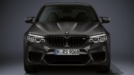 BMW M5 35 Year Edition มาพร้อมกับเฉดสีพิเศษ BMW Individual Frozen Dark Grey II แบบเมทัลลิกซึ่งมีขั้นตอนการพ่นแบบพิเศษมีความเงางามเป็นอย่างมาก - 1