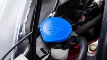 น้ำฉีดกระจกรถหมด ใช้อะไรเติมดี?