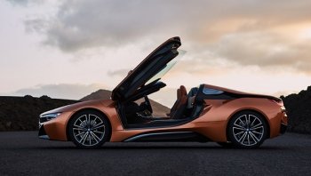 BMW i8 Roadster 2018 ล้ำสุดๆกับลุคสปอร์ตไฮบริดเปิดประทุน กับราคาใกล้ๆ 13 ล้าน