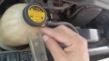 อยากทราบวิธีรับมือกับหม้อน้ำรั่วระหว่งทางค่ะ ไม่มีความรู้ รถเกือบพังไปเลย!!