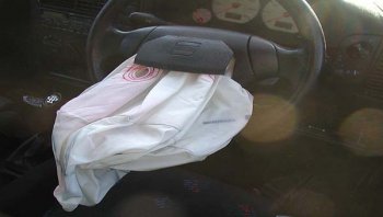 รถชนแล้วถุงลมนิรภัยไม่ทำงานควรทำอย่างไรดีครับ 