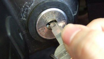 ต้องการทราบวิธีการสตาร์ทเครื่องยนต์อย่างถูกต้องครับ