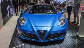 เปิดม่าน Alfa Romeo 4C Spider สุดยอดรถสปอร์ตที่มาพร้อมความเซ็กซี่