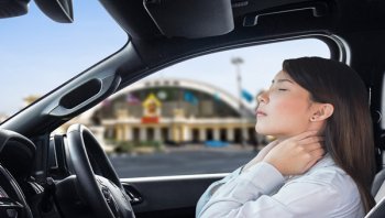 ขอวิธีช่วยลดอาการปวดเมื่อยของกล้ามเนื้อในระหว่างขับรถ