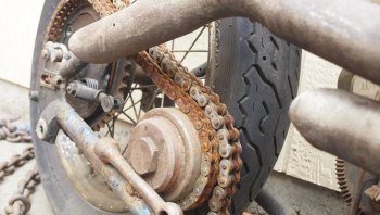 พารู้จักโซ่รถจักรยานยนต์ พร้อมวิธีดูแลรักษา