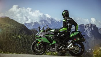 ราคาและตารางผ่อน ดาวน์ Kawasaki Ninja 1000