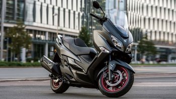 2020 Suzuki Burgman 400 บิ๊กสกูตเตอร์พรีเมียม 2.14 แสนบาท