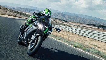 ราคาและตารางผ่อนดาวน์ Kawasaki Ninja ZX-10R SE สปอร์ตศักยภาพสูง