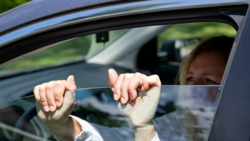 ปัญหา กระจกไฟฟ้าไม่ทำงาน เลื่อนไม่ขึ้น ควรทำอย่างไร