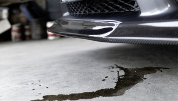 น้ำมันหยดใต้ท้องรถ สัญญาณบ่งบอกถึงสาเหตุใด