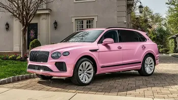 เบนท์ลีย์ มูลินเนอร์ เนรมิต Bentayga เฉดสีพิเศษ Candy Pink พร้อมตัวเลือกอีกกว่า 111 เฉดสีสู่การรังสรรค์ยนตรกรรมในฝันอย่างไร้ขีดจำกัด