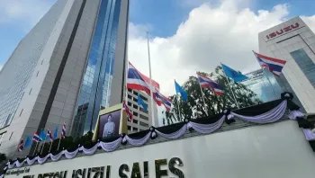 ตรีเพชรอีซูซุเซลส์ และกลุ่มตรีเพชร ร่วมถวายอาลัย “สมเด็จบรมราชชนนีพันปีหลวง”