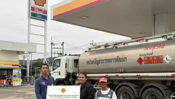 เชลล์เร่งสนับสนุนภารกิจช่วยเหลือผู้ประสบภัยภาคใต้ มอบน้ำมันเชื้อเพลิง มูลค่า 500,000 บาท แก่ศูนย์บรรเทาสาธารณภัยกลาโหมส่วนหน้า กระทรวงกลาโหม