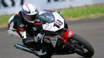 นักบิด "เอ.พี.ฮอนด้า" กอดคอเก็บแต้ม    เรซสองศึกเอเชีย โรด เรซซิ่ง ที่อินโดนิเซีย