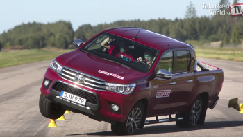 จับรถกระบะมาทดสอบหักเลี้ยวกระทันหัน "Toyota Hilux REVO" สอบตก