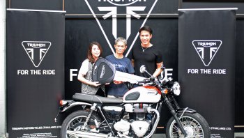 “ไทรอัมพ์ มอเตอร์ไซเคิลส์” ส่งมอบรถ บอนเนวิลล์ ที 100 คันแรกในประเทศไทย