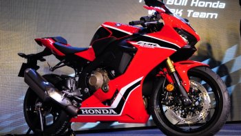 "นิกกี้ เฮเด้น" ร่วมเปิดตัว All New Honda CBR1000RR 2017 พร้อมขายมอเตอร์โชว์