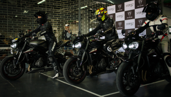 “TRIUMPH Track Day 2017” เร้าใจ ไปกับ ไทรอัมพ์ “สตรีท ทริปเปิล อาร์เอส”