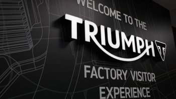 แห่งแรกในโลก! “ไทรอัมพ์ มอเตอร์ไซเคิลส์” เปิดตัว “ไทรอัมพ์ แฟคทอรี่ วิซิเตอร์ เอ็กซ์พีเรียนซ์”