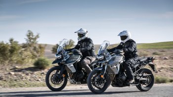 ไทรอัมพ์ มอเตอร์ไซเคิลส์ ส่ง “Tiger 800 XRT” และ “Tiger 800 XCA”  แข็งแกร่ง ปราดเปรียว พร้อมลุยทุกการผจญภัย