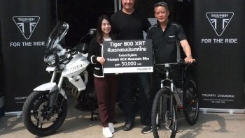 “ไทรอัมพ์ มอเตอร์ไซเคิลส์” ส่งมอบ “ไทเกอร์ 800 เอ็กซ์อาร์ที” คันแรก