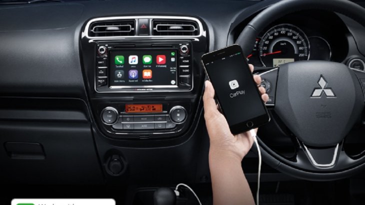 ระบบ Apple CarPlay เพียงเชื่อมต่อ iPhone ในรถยนต์ NEW Mitsubishi Mirage 2018 ก็สามารถรับสายโทรเข้า-โทรออก   และรับ-ส่งข้อความ พร้อมฟังเพลง ได้อย่างง่ายดาย (เฉพาะรุ่น GLS-LTD)
