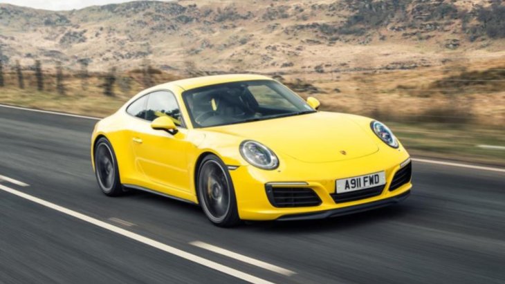 ในส่วนของ Porsche 911 Carrera รุ่น Turbo มาพร้อมกับเครื่องยนต์ 520 แรงม้ากับแรงบิดเกือบ 700 nm