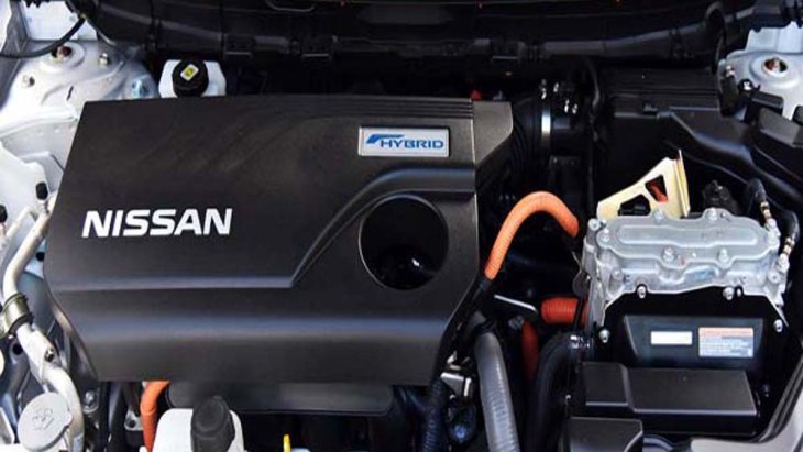 Nissan X-TRAIL มาพร้อมกับทางเลือกเครื่องยนต์ถึง 2 รูปแบบ ได้แก่เครื่องยนต์เบนซิน รหัส QR25DE ขนาด 2.5 ลิตร ให้กำลังสูงสุด 171 แรงม้า ส่วนในรุ่น New X-Trail Hybrid ติดตั้งเครื่องยนต์เบนซิน MR20DD Hybrid ขนาด 2.0 ลิตร ให้กำลังสูงสุด 144 แรงม้า