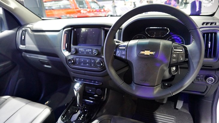 Chevrolet Trailblazer 2019 ติดตั้งพวงมาลัยมัลติฟังก์ชั่นแบบ 3 ก้าน พร้อมปุ่มควบคุมเครื่องเสียงบนพวงมาลัย และ ระบบควบคุมความเร็วอัตโนมัติ Cruise Control