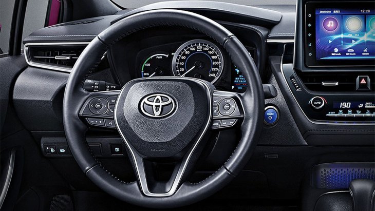 Toyota Levin Hybrid 2019 เพิ่มความสะดวกให้แก่ผู้ขับขี่ด้วยการติดตั้งพวงมาลัยแบบมัลติฟังก์ชั่นพร้อมระบบควบคุมเครื่องเสียงที่พวงมาลัย