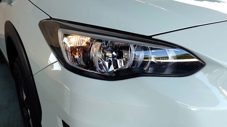 Subaru XV ได้รับการติดตั้งไฟหน้าแบบฮาโลเจน LED กระจกมองข้างพร้อมไฟเลี้ยวในตัวปรับพับได้ด้วยไฟฟ้า 